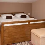 5 Bedroom Amazing In Holiday home Bogatic