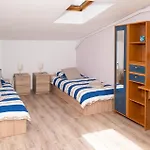 5 Bedroom Amazing In Holiday home