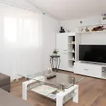 5 Bedroom Amazing In Dom wakacyjny