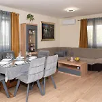 Holiday home 5 Bedroom Amazing In *