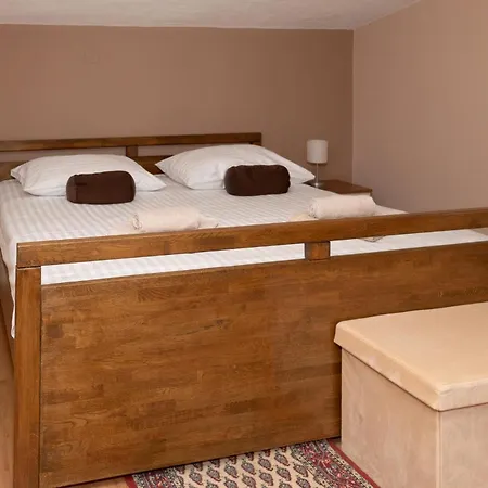 5 Bedroom Amazing In Σπίτι διακοπών Bogatić