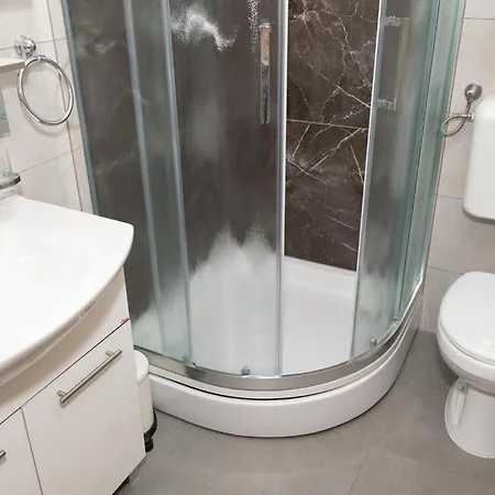 5 Bedroom Amazing In Σπίτι διακοπών Bogatić