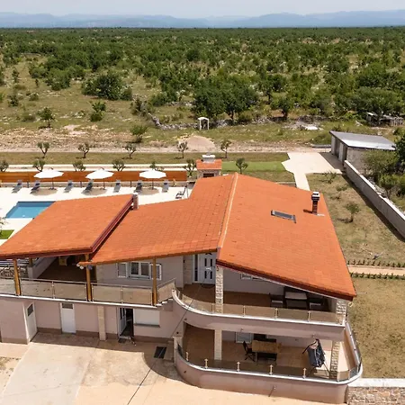 5 Bedroom Amazing In Bogatić