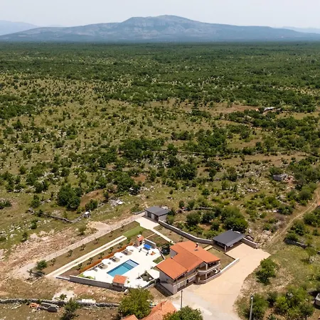 5 Bedroom Amazing In *