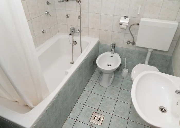 Сasa de vacaciones 5 Bedroom Amazing In Bogatić