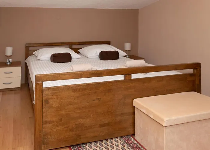 5 Bedroom Amazing In Vakantiehuis Bogatić