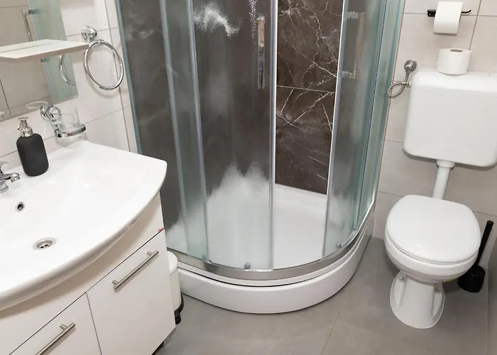 5 Bedroom Amazing In Сasa de vacaciones Bogatić