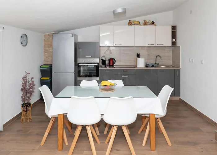 5 Bedroom Amazing In Vakantiehuis *