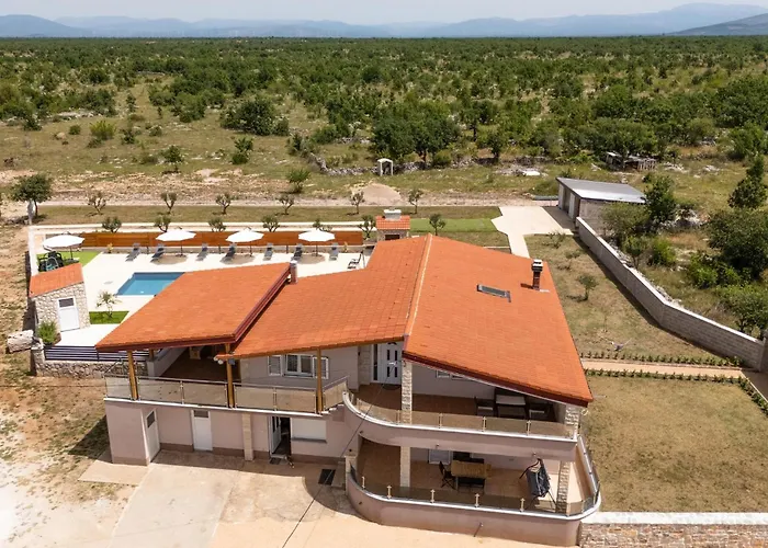 5 Bedroom Amazing In Bogatić