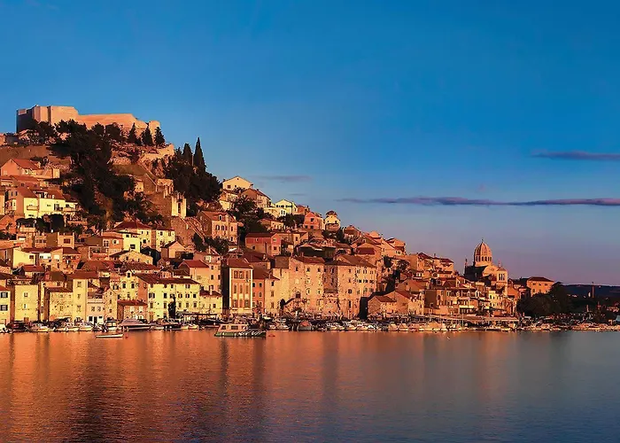 5 Bedroom Amazing In Сasa de vacaciones Bogatić